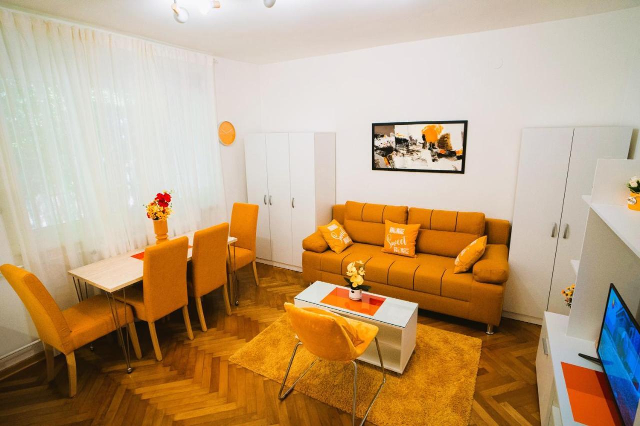 Golden Place Belgrado Esterno foto