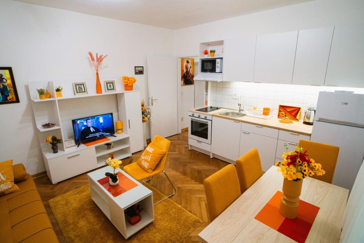 Golden Place Belgrado Esterno foto