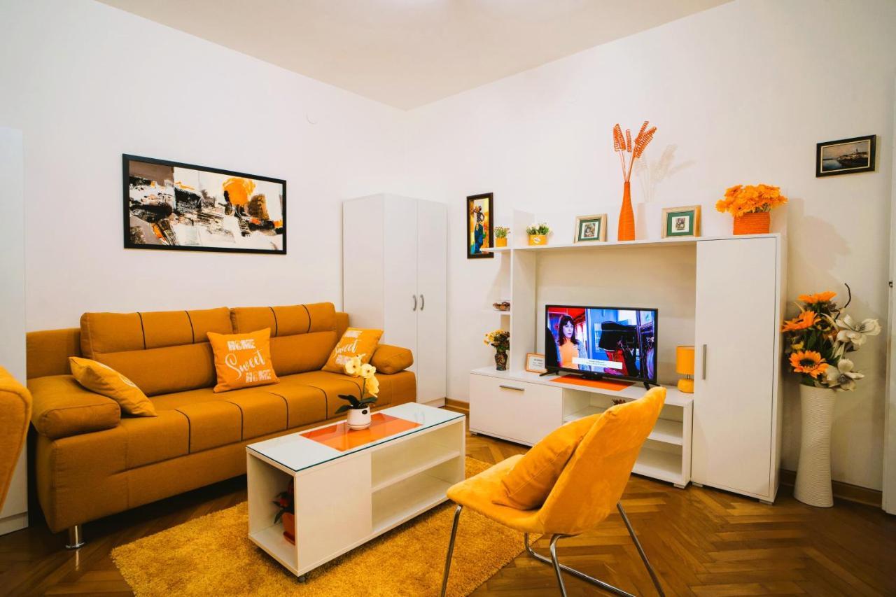 Golden Place Belgrado Esterno foto